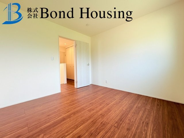 南東側道路日当たり良好・玉津町新方　全９区画　７号棟の洋室