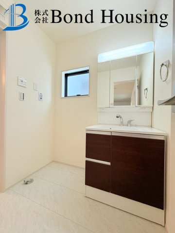 南東側道路日当たり良好・玉津町新方　全９区画　７号棟の独立洗面台