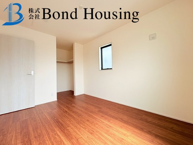 南東側道路日当たり良好・玉津町新方　全９区画　７号棟の洋室