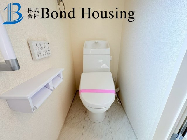 南東側道路日当たり良好・玉津町新方　全９区画　７号棟のトイレ