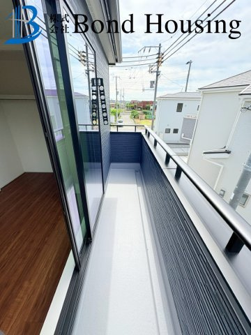 南東側道路日当たり良好・玉津町新方　全９区画　７号棟のバルコニー