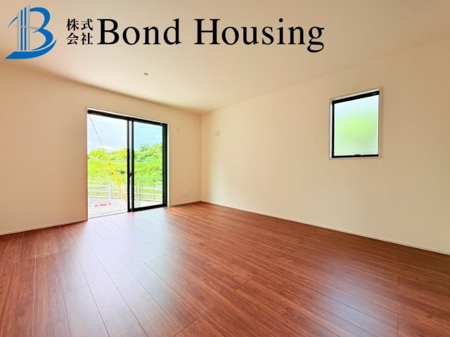 南東側道路日当たり良好・玉津町新方　全９区画　７号棟の洋室