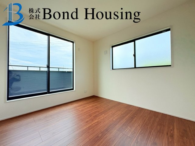 南東側道路日当たり良好・玉津町新方　全９区画　７号棟の洋室