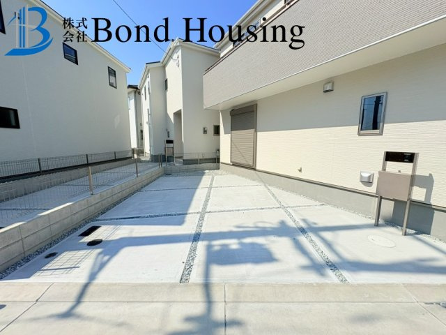 収納豊富・玉津町新方　全９区画　６号棟の駐車場