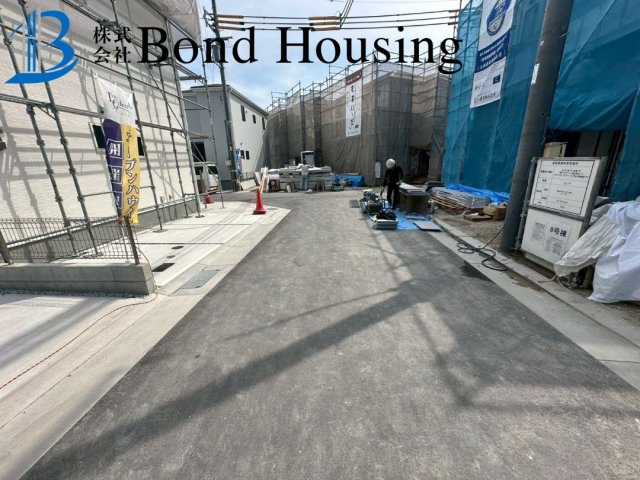 東西両面道路・玉津町新方　全９区画　２号棟の前面道路含む現地写真