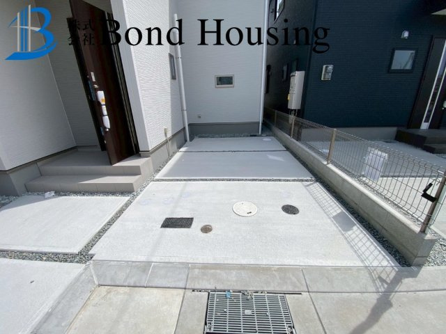 住みやすい街並み・玉津町新方　全９区画　１号棟の駐車場