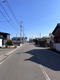 売土地の前面道路含む現地写真