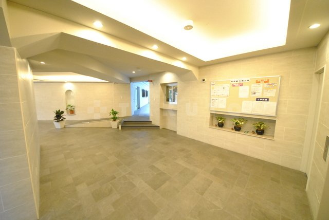 千里桃山台セントポリアのエントランス|落ち着いたエントランスです