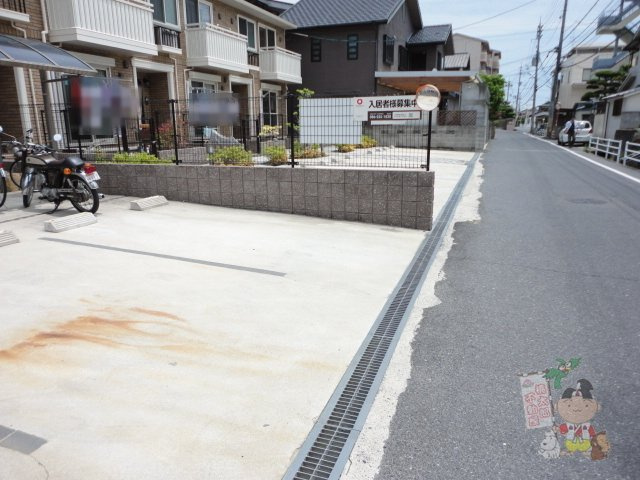ローズコートつしまの駐車場