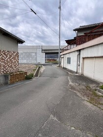 売土地の前面道路含む現地写真
