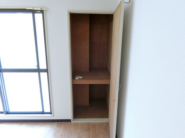 川辺ビルの収納|同物件別部屋