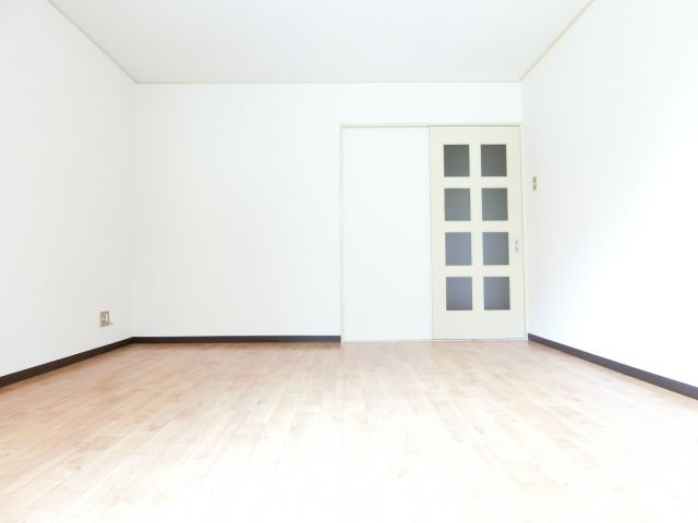 川辺ビルの寝室|同物件別部屋