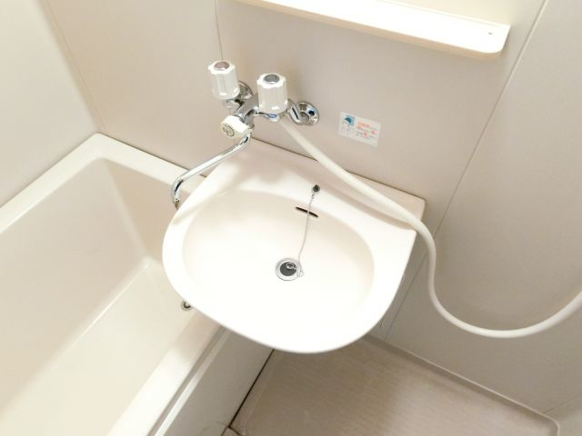 川辺ビルの洗面所|同物件別部屋