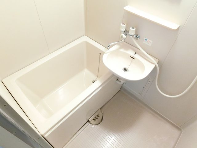 川辺ビルの浴室|同物件別部屋