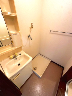 グランドハイツ赤城の洗面所|広い洗面スペース