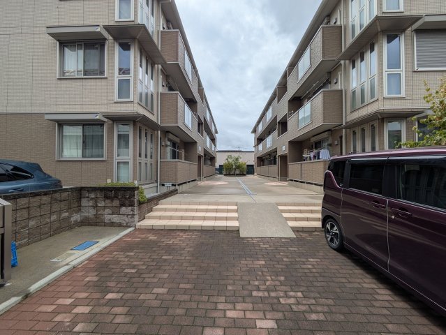 シリウス B棟のエントランス