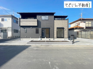 【外観】 | 閑静な住宅地にたたずむ、落ち着いた雰囲気の邸宅。洗練された外観デザインです。
現地(2025年3月撮影)