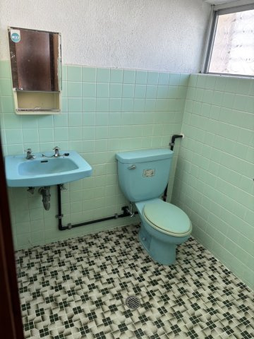 西原中古住宅のトイレ