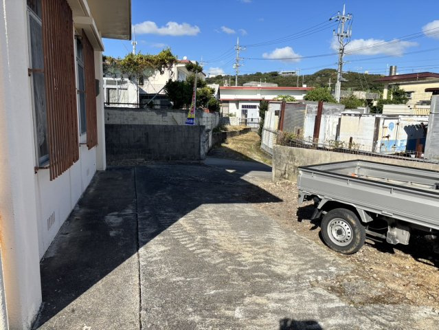 西原中古住宅の駐車場