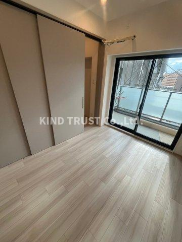 シーズンフラッツ梅田EASTの居間・リビング|こちらのリビングで趣味の時間をお楽しみください