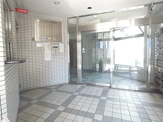 神戸市中央区北長狭通８丁目の賃貸マンションのロビー