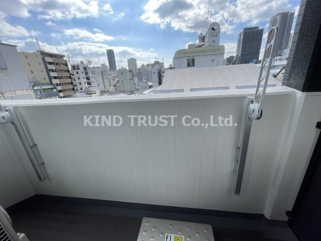 RIVER PARK FRONT 天神橋のバルコニー|暖かな日差しのふりそそぐバルコニー