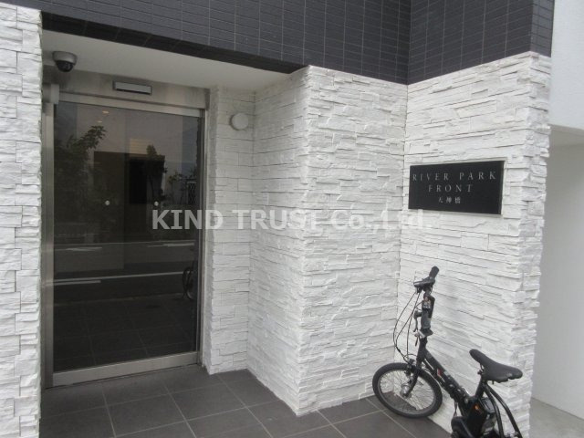 RIVER PARK FRONT 天神橋のエントランス|落ち着いたエントランスです