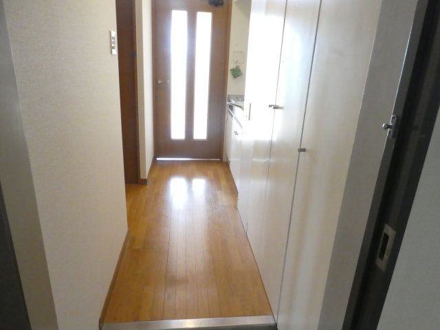 クレール仁川の玄関