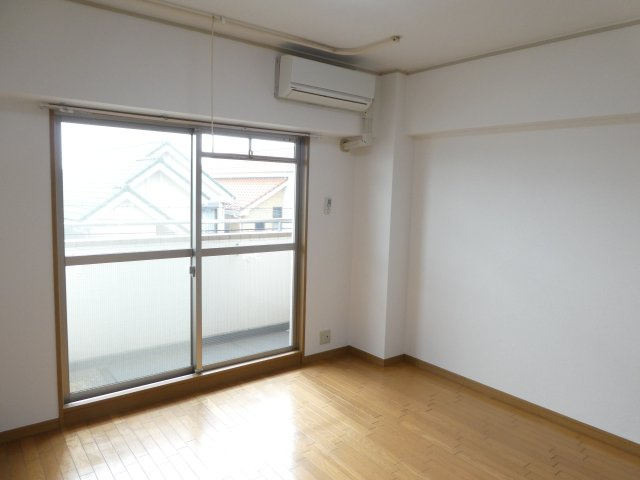 クレール仁川の居間・リビング