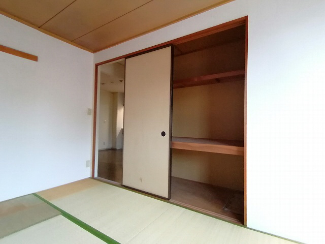 神戸市須磨区東落合３丁目のアパートの収納|押入