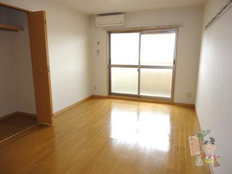 ピュアベルデ医大南の居間・リビング|洋室