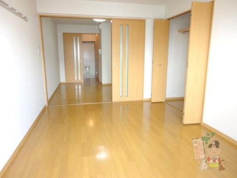 ピュアベルデ医大南の居間・リビング|洋室