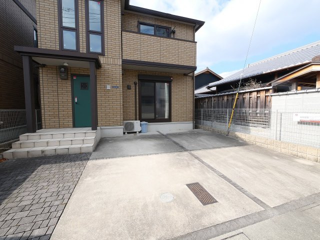 ピュアシス　Ⅲ番館の駐車場|駐車スペースもあります