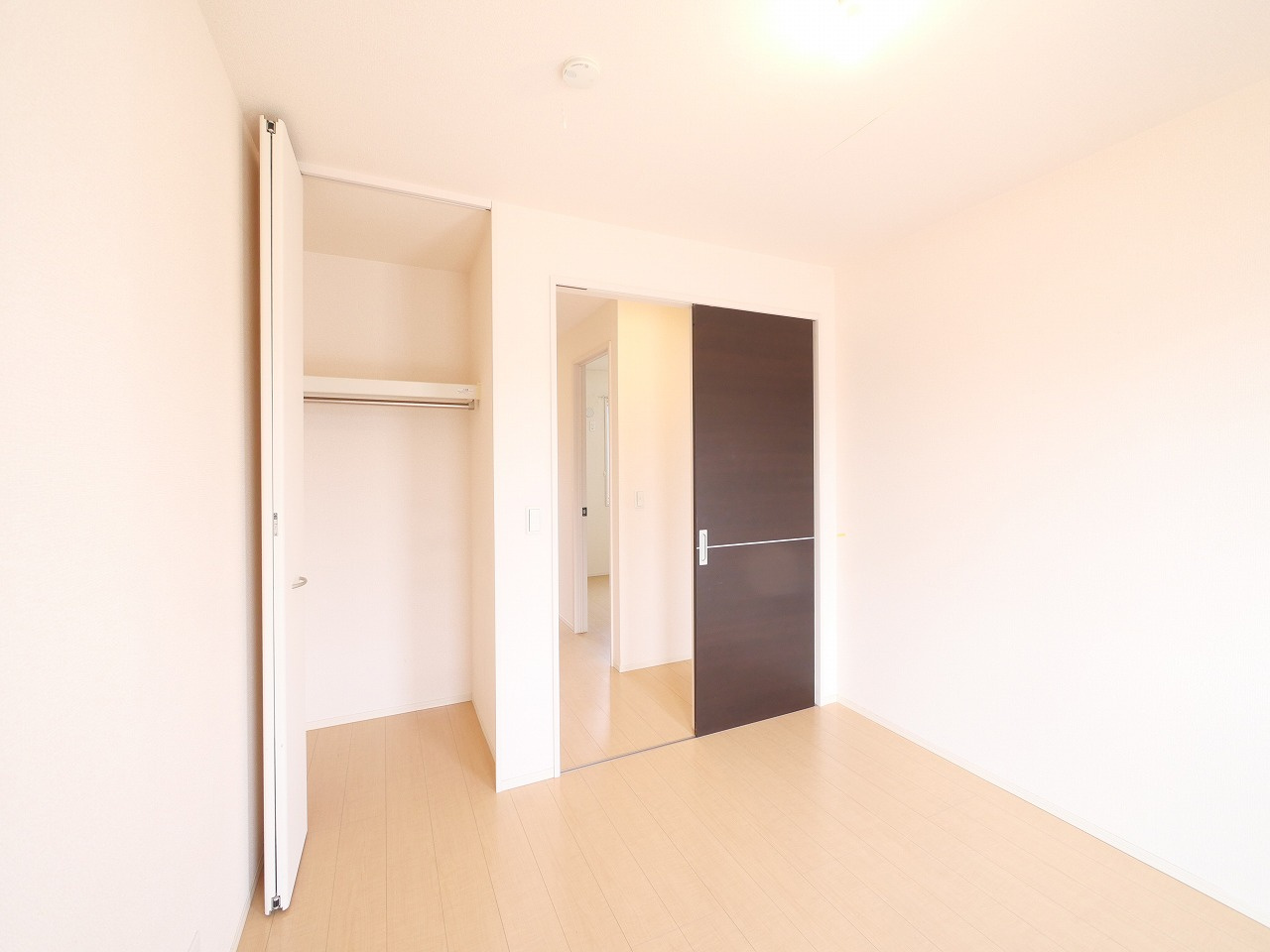 ピュアシス　Ⅲ番館の洋室|広々とした洋室です