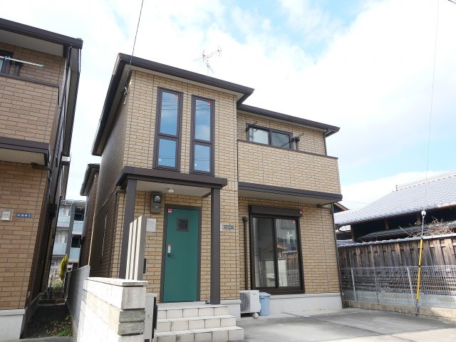 ピュアシス　Ⅲ番館の外観|車が2台駐車可能な物件です