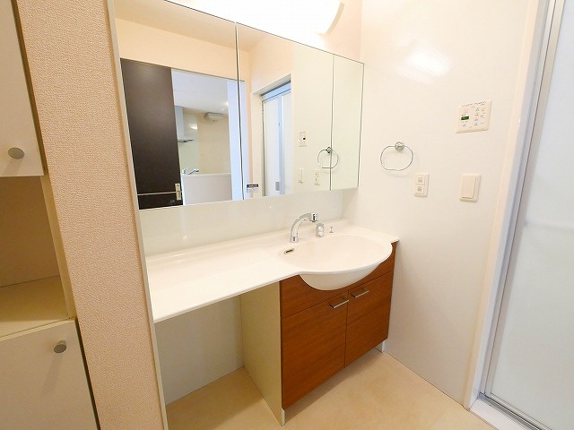 ピュアシス　Ⅲ番館の洗面所|忙しい朝には欠かせない洗面所です