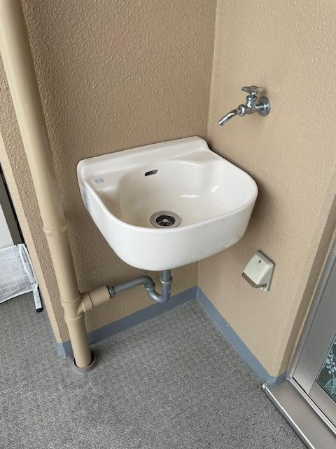 サンメゾン住道ステーションアベニューのその他共用部分|バルコニーに水栓あり
■物件内覧・資金計画相談・住宅ローン相談、リフォーム相談、お問合せ受付中■
※当日・翌日のご内覧、ご相談はお電話でのお問合せがスムーズです！