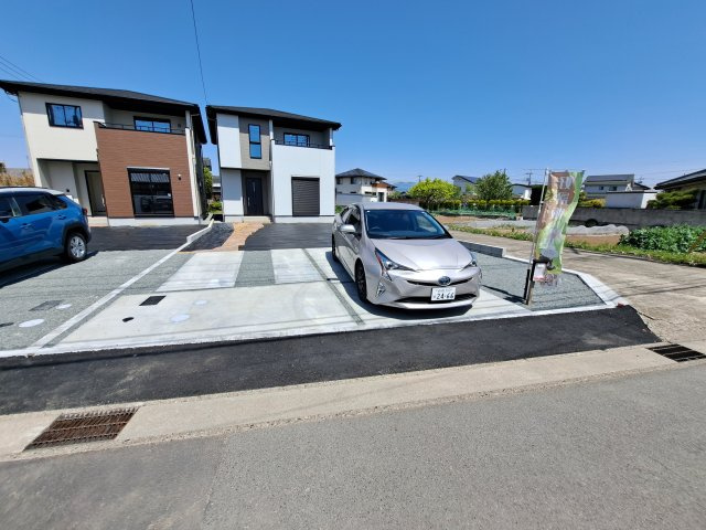 新築　前橋市駒形町28期　2号棟の駐車場|現地写真　駐車スペースは並列2台分可能です！
