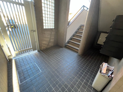 【その他共用部分】 | フレンドポート淵野辺第５ | 共用部分は、一棟の建物に住む区分所有者全員が共同で所有するとし、共用部分の管理、補修などは、区分所有者で形成される管理組合が行います。個人の判断で勝手に変更することはできませんので覚えておきましょう。