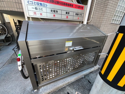 【設備】 | フレンドポート淵野辺第５ | 共有部分は、住民なら誰もが使える設備のこと。例えば駐車場やエレベーター、インターネット設備、セキュリティ設備などがあります。他にも、マンションの廊下・外部階段やエントランス・ゴミ置き場などがあります。