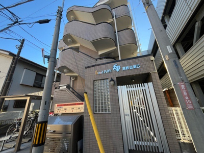 【現況写真】 | フレンドポート淵野辺第５ | 道幅が広い場所は日当たりや風通が良好です。幅が広いのですれ違いも可能ですし大きな車でも駐車可能！一方で、大型車が通ることも多くなるため交通量の増加により騒音に繋がります。また土地の値段が高くなります。