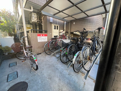 【駐輪場】 | フレンドポート淵野辺第５ | マンションの駐輪場は、事前に空きがあるか確認を取ると安心です。せっかく入居したのに駐輪スペースがない！なんてことになったら大変ですよね。そこで、内見時や購入前にはまず事前に確認しておくと良いでしょう。