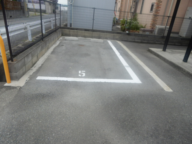 MCハイツⅢの駐車場