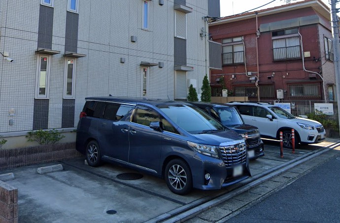 アゼリアの駐車場