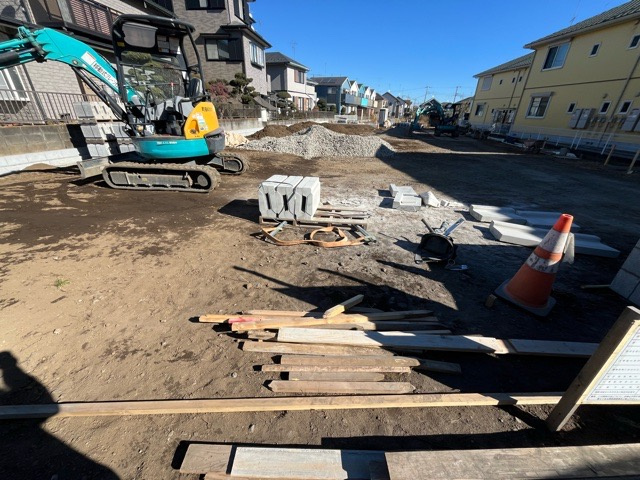 【外観】 | 土地購入を検討されている場合、境界杭がない状態で購入してしまうと境界確定測量をする必要があり、費用がかかります。購入の前に、売主、隣土地所有者立ち合いのもと境界を確定し境界杭を設置するのがベストです。