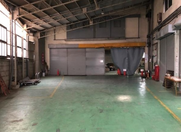 北区栄町の倉庫の内装
