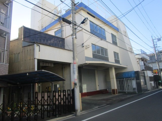 北区栄町の倉庫の外観