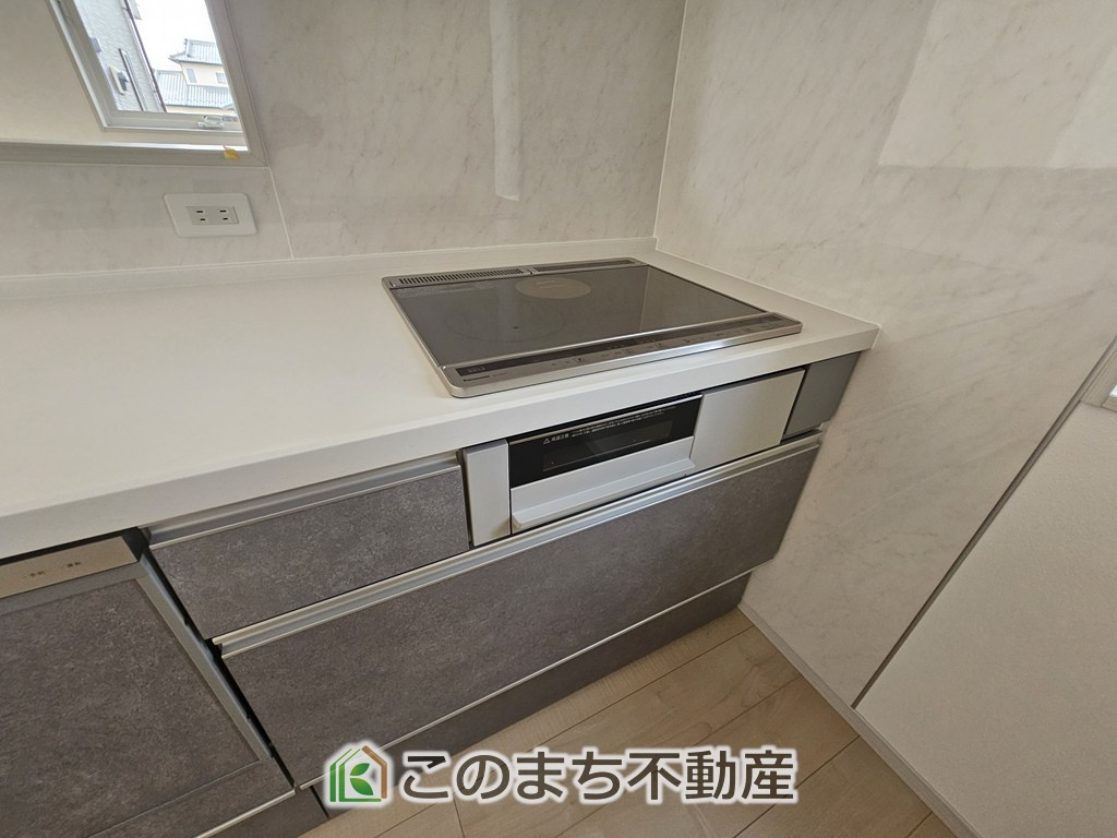 いろどりアイタウン栃木市大宮町22-P1　のキッチン|大理石調のワークトップ♪広々キッチンでお料理が楽しくなります♪
