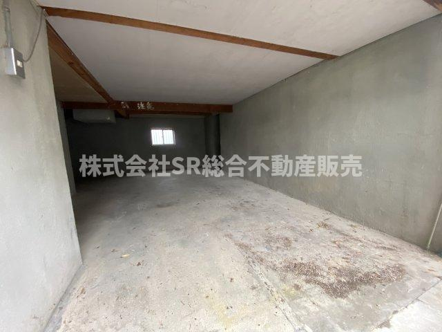 横小路町1丁目中古戸建の駐車場|車をお持ちの方に嬉しい駐車場付きの物件です