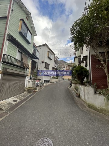 横小路町1丁目中古戸建の前面道路含む現地写真|前面道路含む現地写真です
